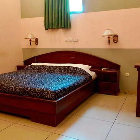 Petit Motel Beijing Abidjan Bagian luar foto