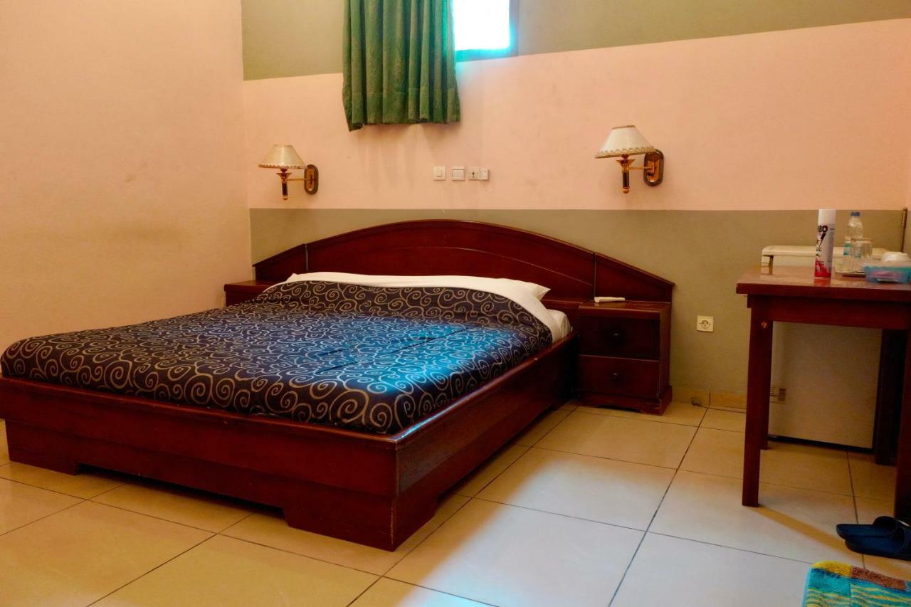 Petit Motel Beijing Abidjan Bagian luar foto