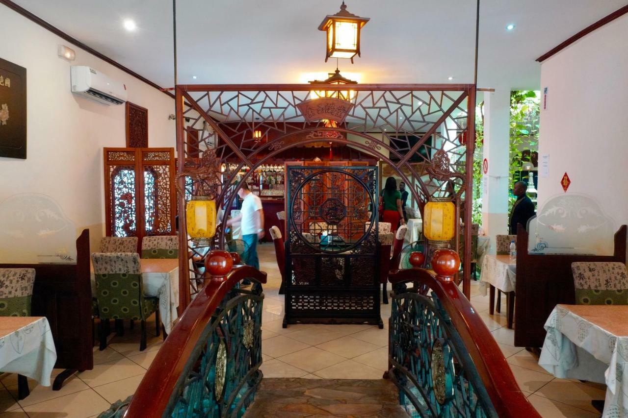 Petit Motel Beijing Abidjan Bagian luar foto