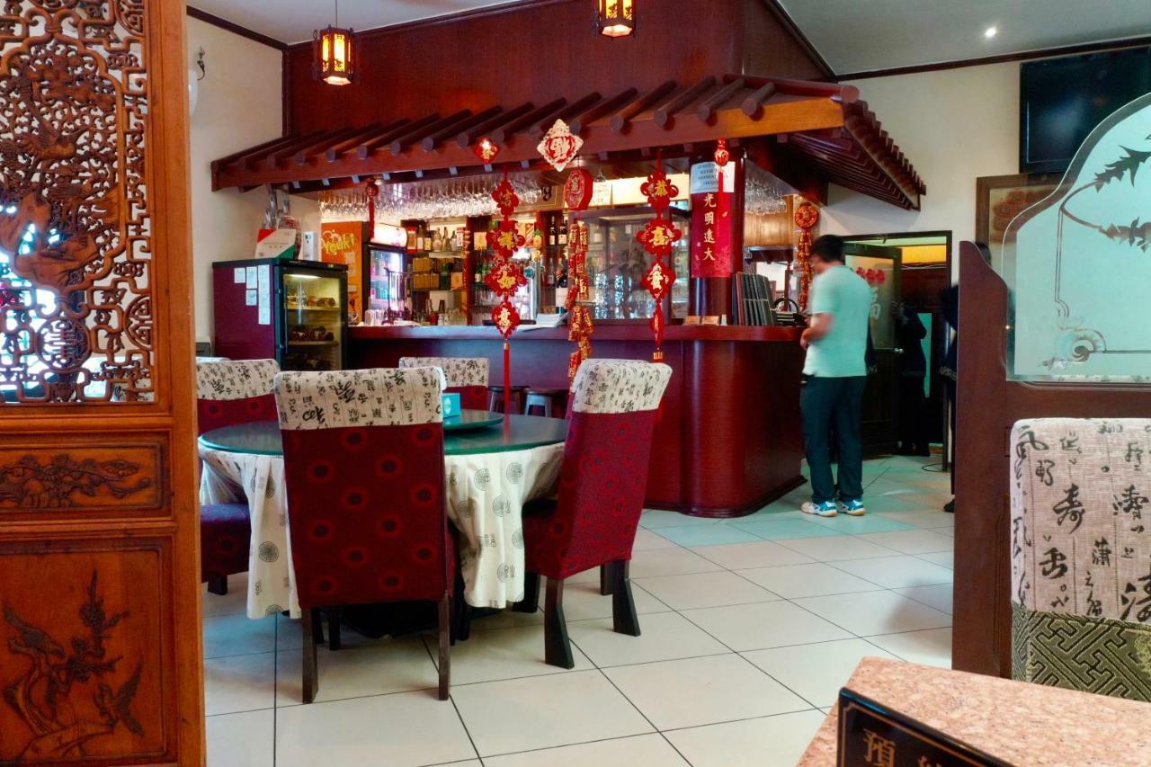 Petit Motel Beijing Abidjan Bagian luar foto