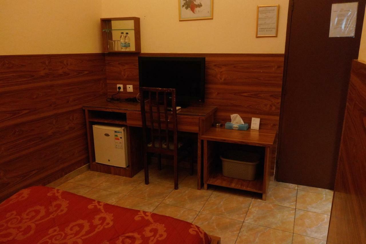 Petit Motel Beijing Abidjan Bagian luar foto