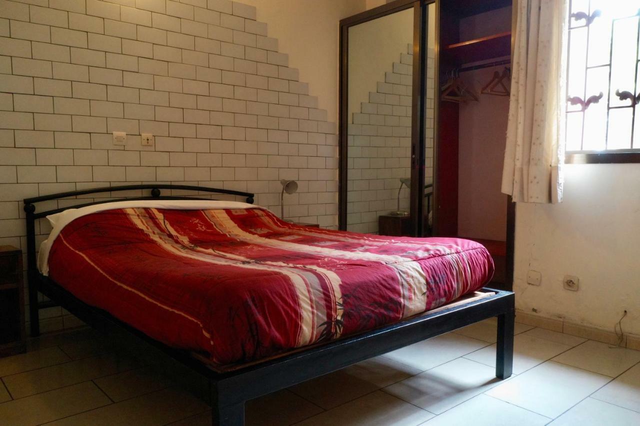 Petit Motel Beijing Abidjan Bagian luar foto